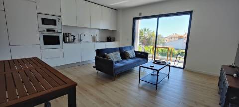 Excelente apartamento T2 Novo em condomínio fechado com Piscina e lugar de garagem.