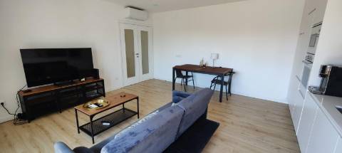 Excelente apartamento T2 Novo em condomínio fechado com Piscina e lugar de garagem.