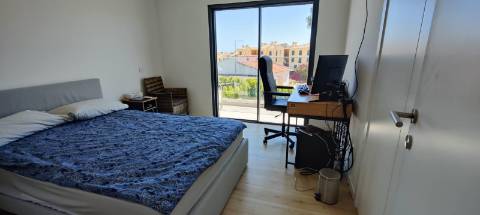 Excelente apartamento T2 Novo em condomínio fechado com Piscina e lugar de garagem.