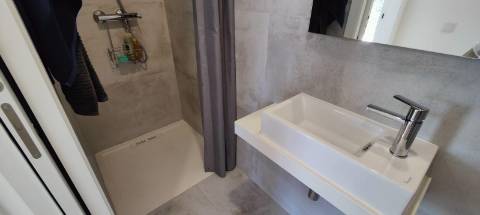 Excelente apartamento T2 Novo em condomínio fechado com Piscina e lugar de garagem.