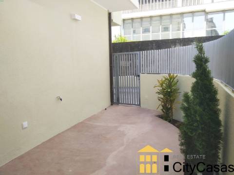 T3 com Pátio e Garagem | à Av. da Boavista