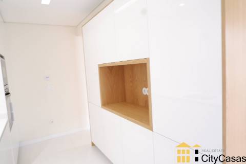 T3 com Pátio e Garagem | à Av. da Boavista