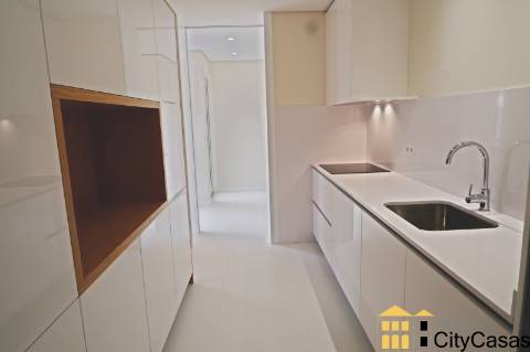 T3 com Pátio e Garagem | à Av. da Boavista