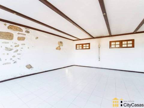 Quinta de 3060 m2 com Moradia T5 | Roriz, Santo Tirso