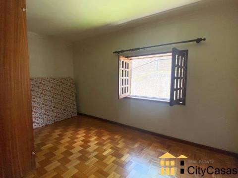 Quinta de 3060 m2 com Moradia T5 | Roriz, Santo Tirso