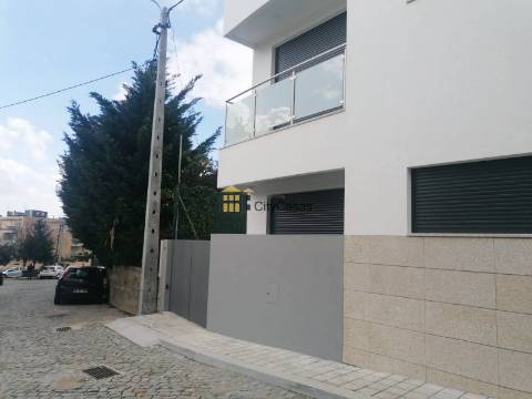 Andar-Moradia T3+1 Novo em Baguim