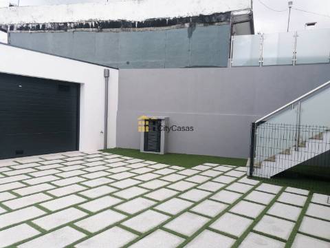 Andar-Moradia T3+1 Novo em Baguim