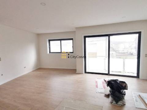 Andar-Moradia T3+1 Novo em Baguim