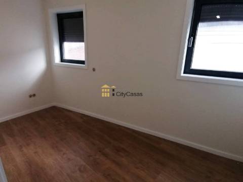 Andar-Moradia T3+1 Novo em Baguim