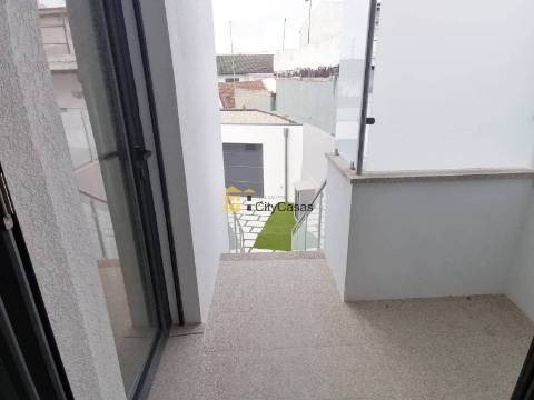 Andar-Moradia T3+1 Novo em Baguim