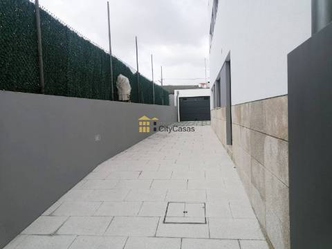 Andar-Moradia T3+1 Novo em Baguim