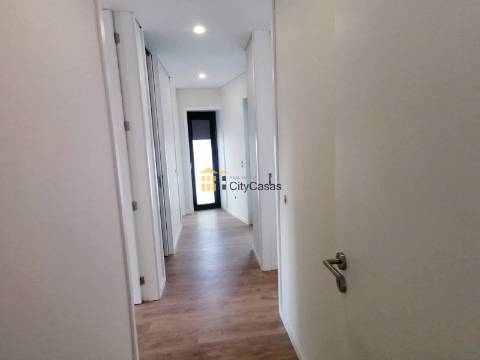 Andar-Moradia T3+1 Novo em Baguim