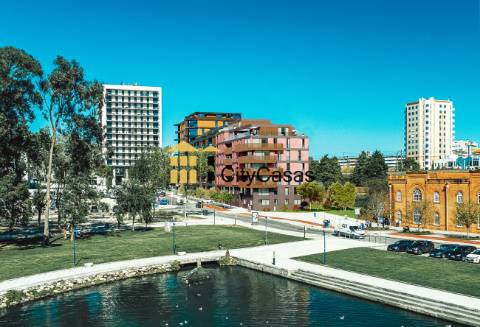 T4 Novo c/ Varanda e Garagem - Edifício c/ Vistas Ria