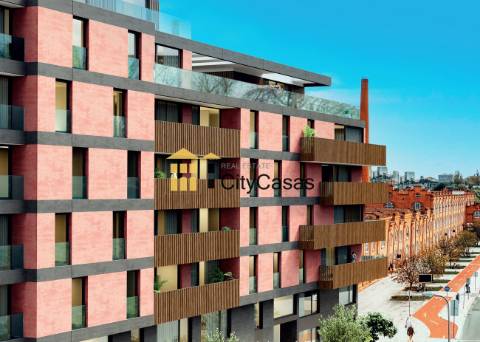 T4 Novo c/ Varanda e Garagem - Edifício c/ Vistas Ria