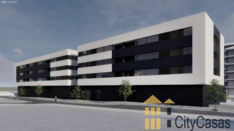 T3 Novo com L. de Garagem e Varanda