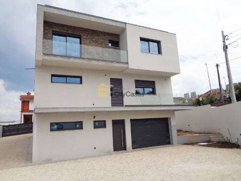 Moradia Nova de 4 Frentes | Valongo