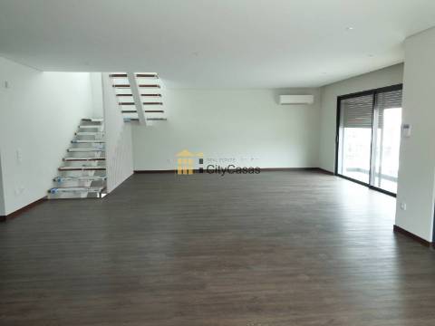 Moradia Nova de 4 Frentes | Valongo