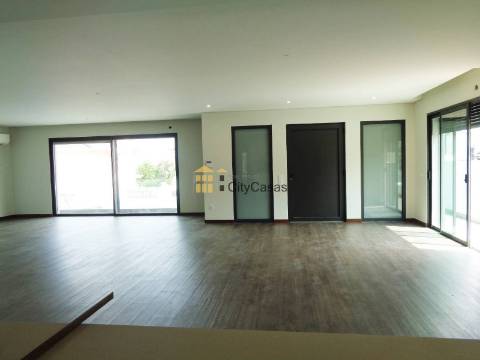 Moradia Nova de 4 Frentes | Valongo