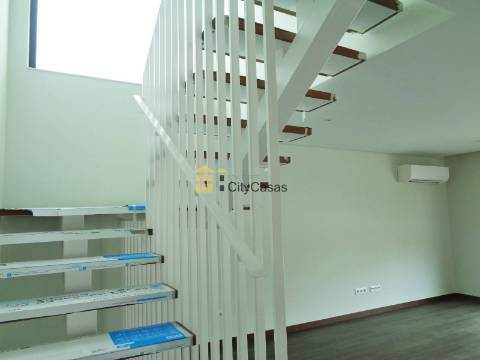 Moradia Nova de 4 Frentes | Valongo