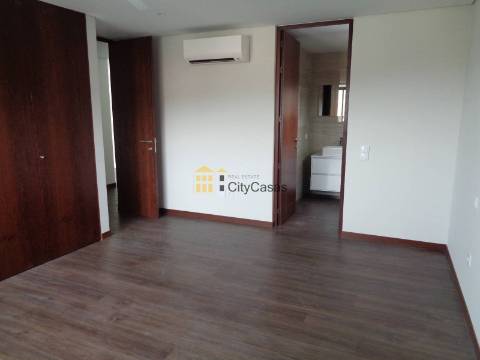 Moradia Nova de 4 Frentes | Valongo