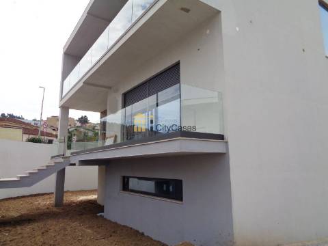 Moradia Nova de 4 Frentes | Valongo