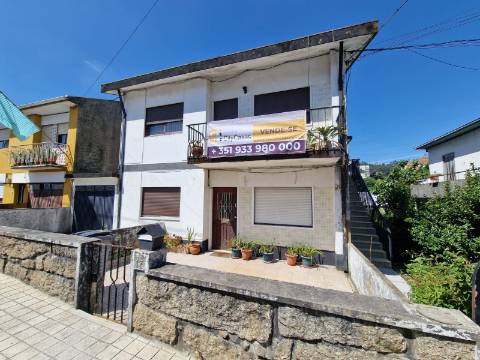 Moradia Bifamiliar (T3+T3) com Terreno | Valongo