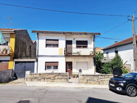Moradia Bifamiliar (T3+T3) com Terreno | Valongo