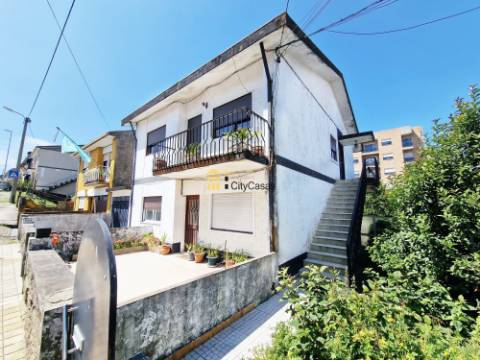 Moradia Bifamiliar (T3+T3) com Terreno | Valongo