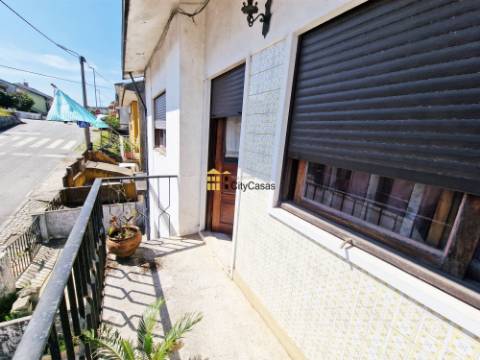 Moradia Bifamiliar (T3+T3) com Terreno | Valongo