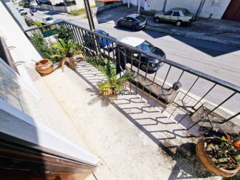 Moradia Bifamiliar (T3+T3) com Terreno | Valongo