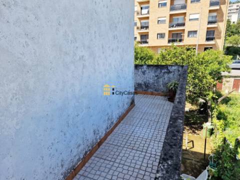 Moradia Bifamiliar (T3+T3) com Terreno | Valongo