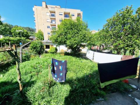 Moradia Bifamiliar (T3+T3) com Terreno | Valongo