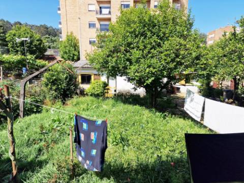 Moradia Bifamiliar (T3+T3) com Terreno | Valongo