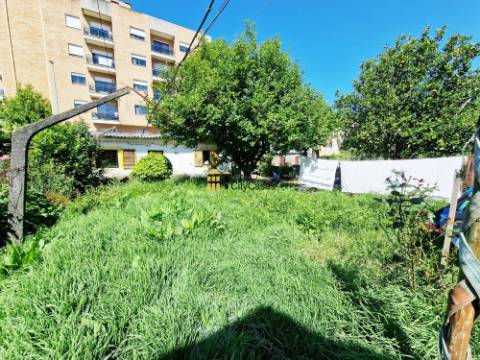 Moradia Bifamiliar (T3+T3) com Terreno | Valongo