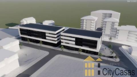 T3 Novo com L. de Garagem e Varanda