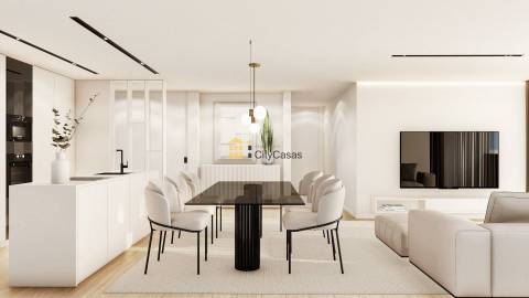 T3 Novo com L. de Garagem e Varanda