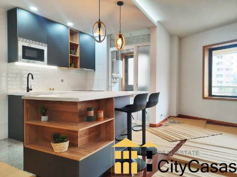 T4 Renovado - Metro da Venda Nova (Cidade Jovem)