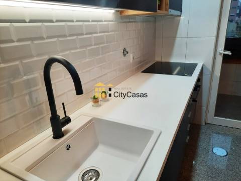 T4 Renovado - Metro da Venda Nova (Cidade Jovem)