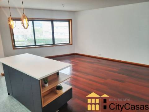 T4 Renovado - Metro da Venda Nova (Cidade Jovem)