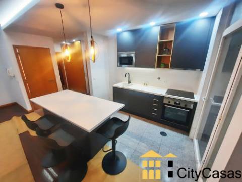 T4 Renovado - Metro da Venda Nova (Cidade Jovem)