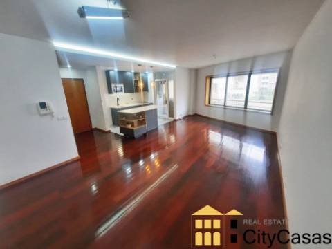 T4 Renovado - Metro da Venda Nova (Cidade Jovem)