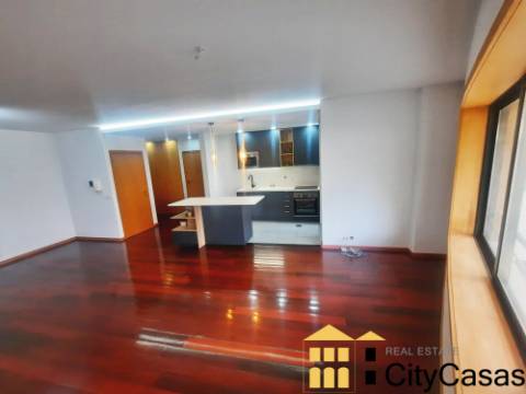 T4 Renovado - Metro da Venda Nova (Cidade Jovem)