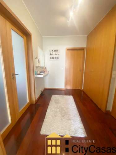 T4 Renovado - Metro da Venda Nova (Cidade Jovem)