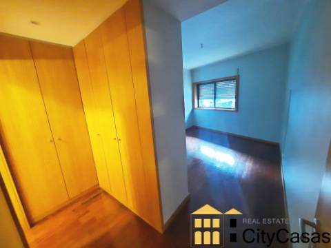 T4 Renovado - Metro da Venda Nova (Cidade Jovem)