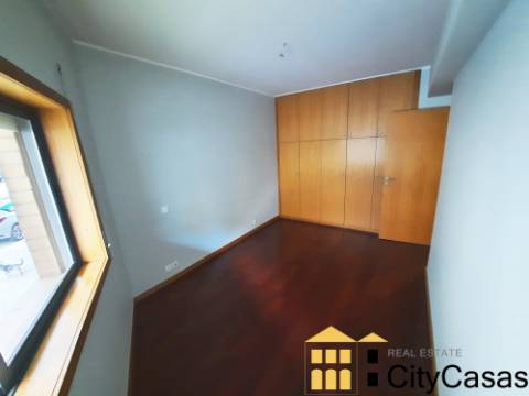 T4 Renovado - Metro da Venda Nova (Cidade Jovem)