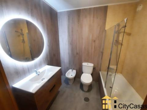 T4 Renovado - Metro da Venda Nova (Cidade Jovem)