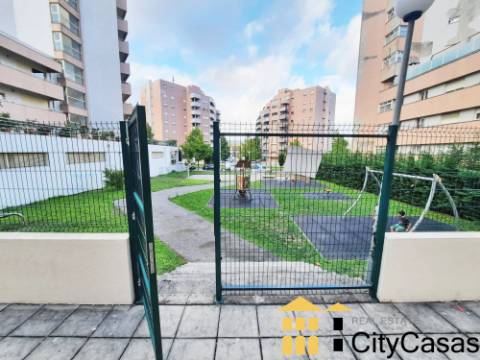 T4 Renovado - Metro da Venda Nova (Cidade Jovem)