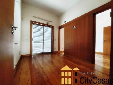 Moradia T4 c/ Terreno (Oferta de Escritura)