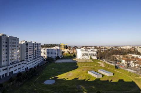 T2 Novo c/ Varanda e L. Garagem - Metro de Salgueiros