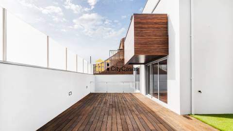 Moradia T4+1 Nova junto à Praia